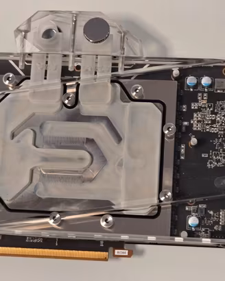 SAPPHIRE NITRO+ SE CON PIASTRA PER WATERCOOLING