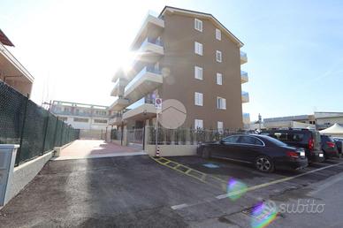 3 LOCALI A TORTORETO