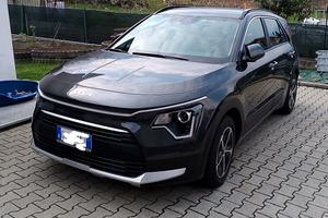 Autovettura Kia niro 1.6 ibrida/benzina