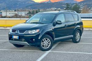 Mitsubishi Outlander 2.0 DI-D 7p. GANCIO TRAINO