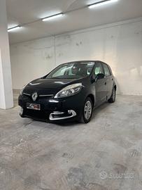 Renault Scenic Scénic XMod dCi 110 CV EDC Limited