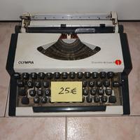 Macchina da scrivere Olympia Traveller de luxe S