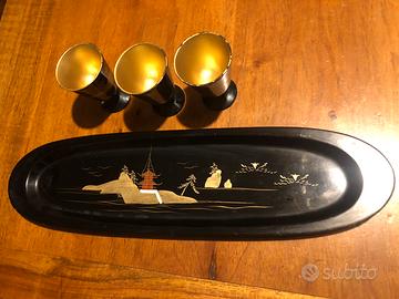 Vassoio e bicchierini in legno smaltato