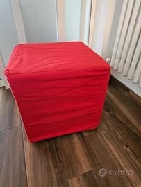 Pouf cubico rosso in tessuto