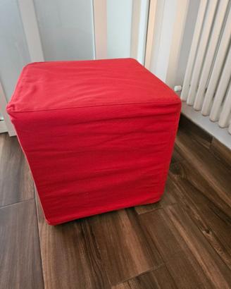 Pouf cubico rosso in tessuto