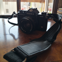 Yashica FX-3 fotocamera analogica, con obiettivo