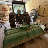 Trattore agricolo