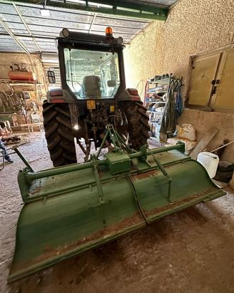 Trattore agricolo