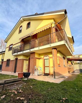Appartamento di 150 m² con 4 locali e box auto a N