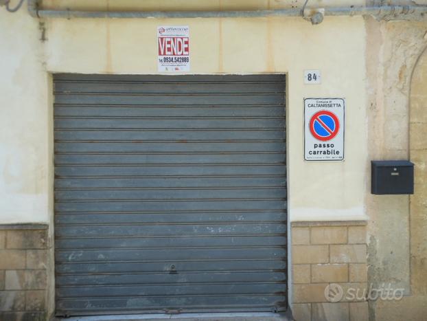 Garage in via Alaimo (parallela c/so V. Emanuele)