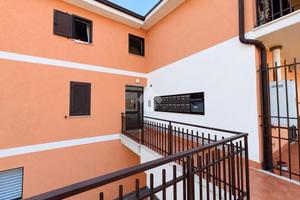 4 LOCALI A LARIANO