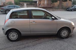 Lancia ypsilon 2004