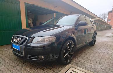 audi a3 1.8tfsi pochi km  gancio traino