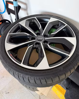 cerchi e pneumatici originali Audi Sport 19”