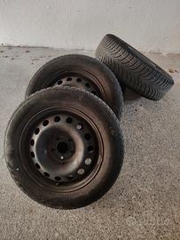 gomme invernali nexen 215-60 r16 con cerchi 
