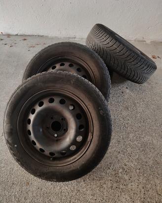 gomme invernali nexen 215-60 r16 con cerchi 