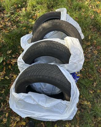 Pneumatici invernali 215/60 R17 100 V Infinity