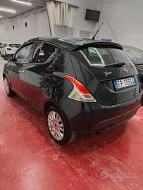 lancia ypsilon 2012