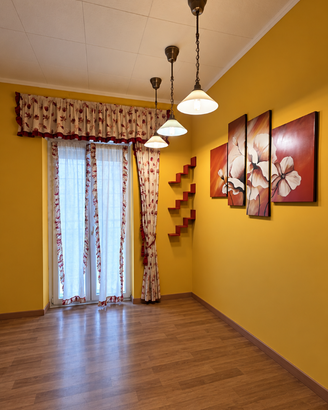 LAMPADARI, TENDE, QUADRI E MENSOLE PORTABOTTIGLIE
