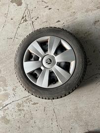 Gomme usate Pirelli 185 60 R15 con cerchioni