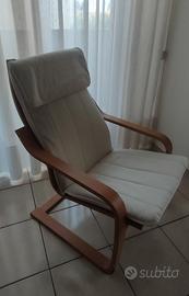 Poltrona IKEA POÄNG con poggiapiedi coordinato