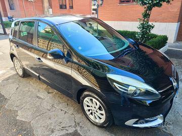 Renault Scenic - 2013