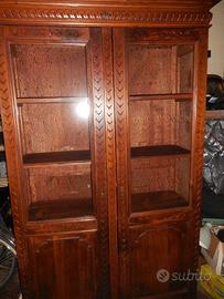 Vetrina antica in noce