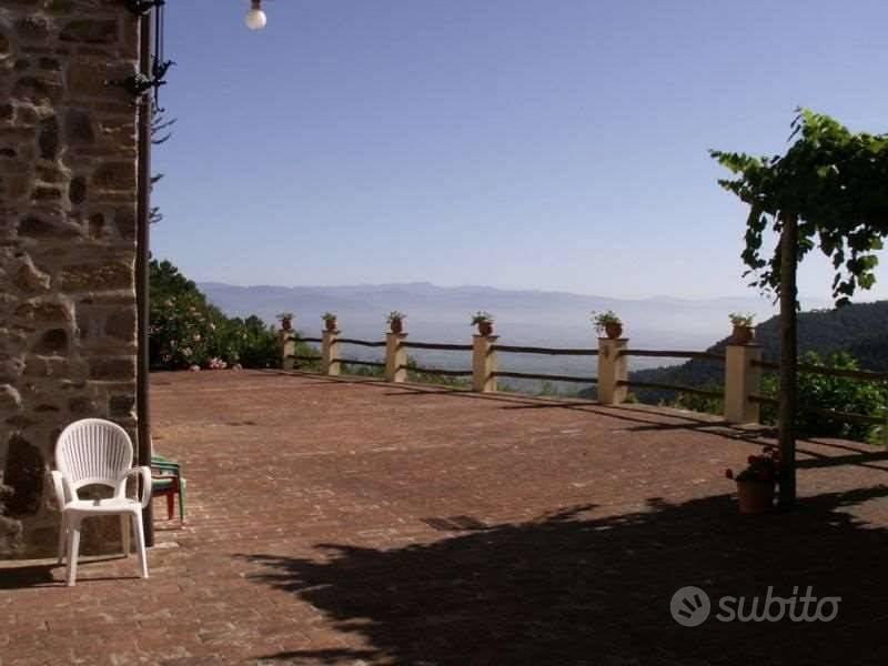 Rustico / Casale di 140 m² con più di 5 locali e b - Altro