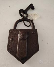 ANTICO LUCCHETTO 879