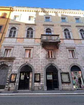 NEGOZIO A ALBANO LAZIALE