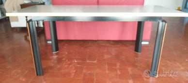 Design, modernariato. Tavolo o scrivania Estel