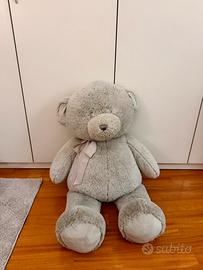 Orso di peluche gigante grigio con fiocco – 100 cm