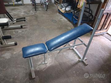 Panca e attrezzi da palestra