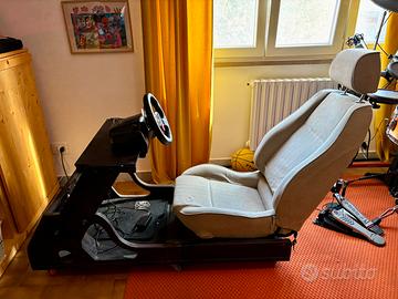 Postazione di guida e Logitech G29 e cambio