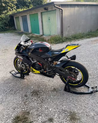 Aprilia RSV4 Factory APRC (2013) Solo Pista