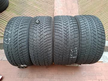 gomme 295 35 21 107Y 265 40 21 105Y vredestein 85%