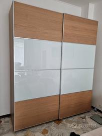 Armadio con ante scorrevoli 