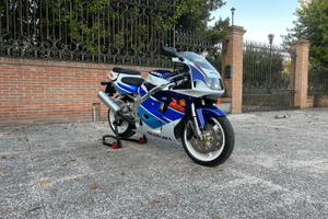 Suzuki GSX R 750