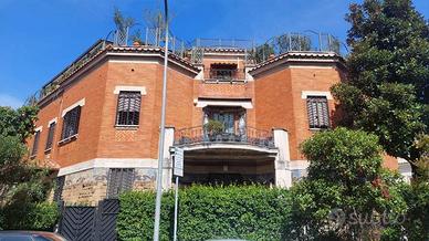 Palazzo / Stabile di 4500 m² a Roma