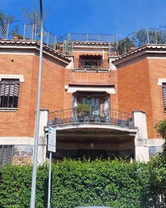 Palazzo / Stabile di 4500 m² a Roma