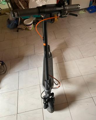 Monopattino elettrico ninobot
