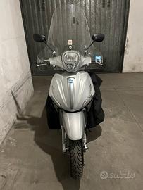 Piaggio Beverly 350 con targa polacca