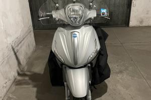 Piaggio Beverly 350 con targa polacca