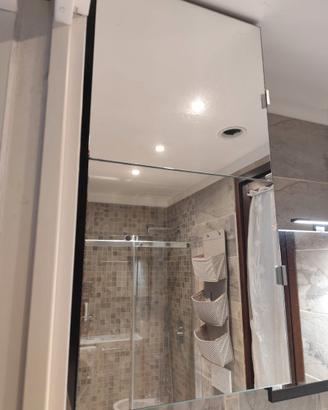 Mobile bagno artigianale in legno, ante in vetro