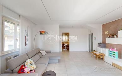 Appartamento ristrutturato in bifamiliare con box