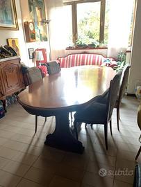 Tavolo da pranzo ovale in legno con 5 sedie