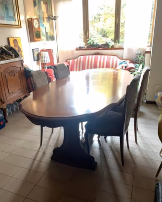 Tavolo da pranzo ovale in legno con 5 sedie