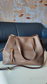 Borsa Guess Originale Chic e Versatile