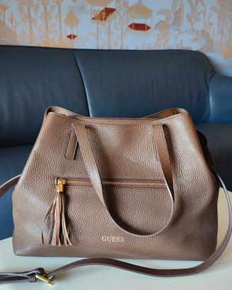 Borsa Guess Originale Chic e Versatile