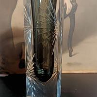 Vaso in vetro pesante inciso, vintage.